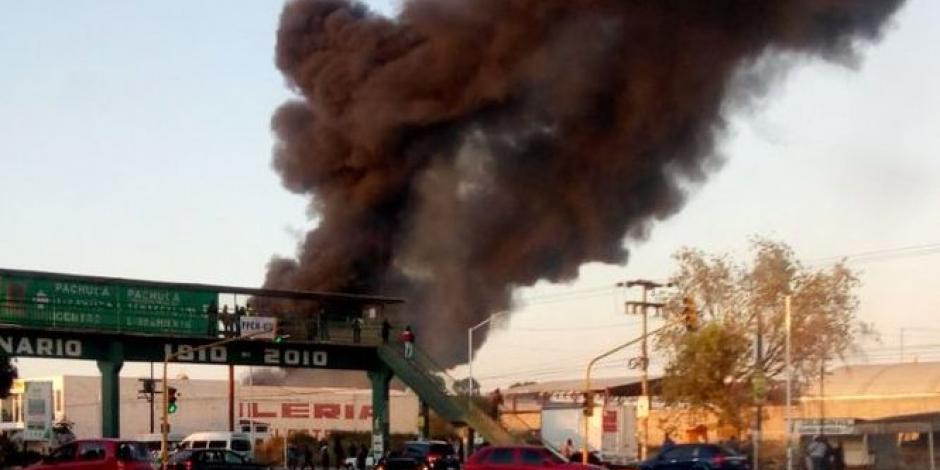 VIDEOS: Se registra fuerte incendio en zona industrial de Tizayuca