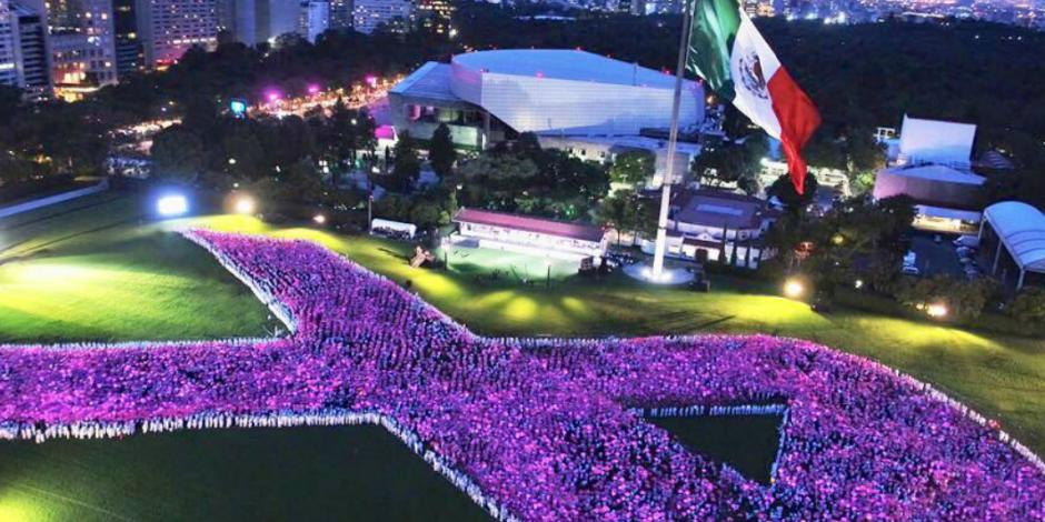 Con megalazo rosa se unen miles en lucha contra el cáncer