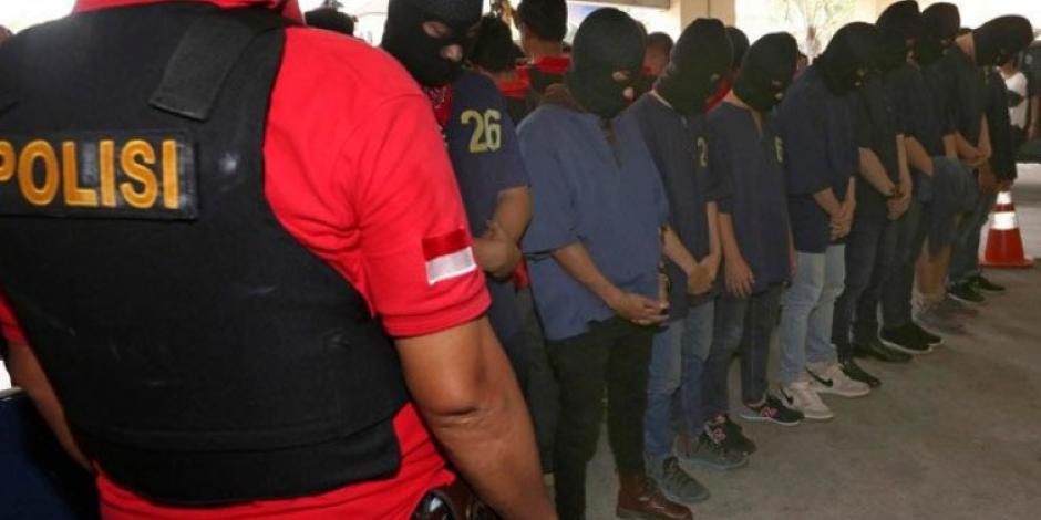 Detienen a 58 en redada a sauna gay de Indonesia