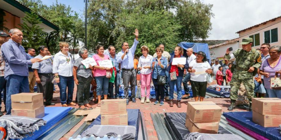 Reitera Astudillo compromiso para reconstruir casas dañadas en 4 meses