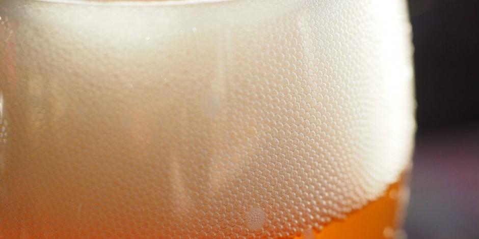 VIDEO: El riesgo de beber tu cerveza sin espuma