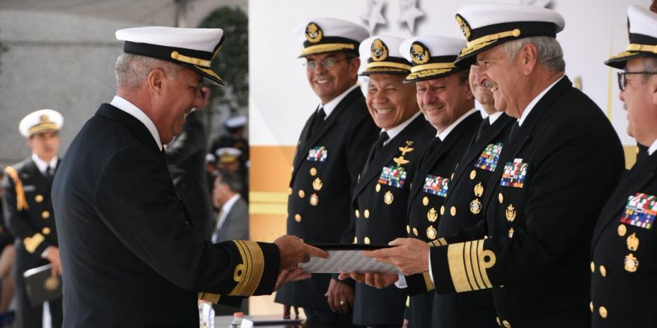 ¡Misión cumplida! Reconoce Semar a almirantes por 40 años de servicio a México