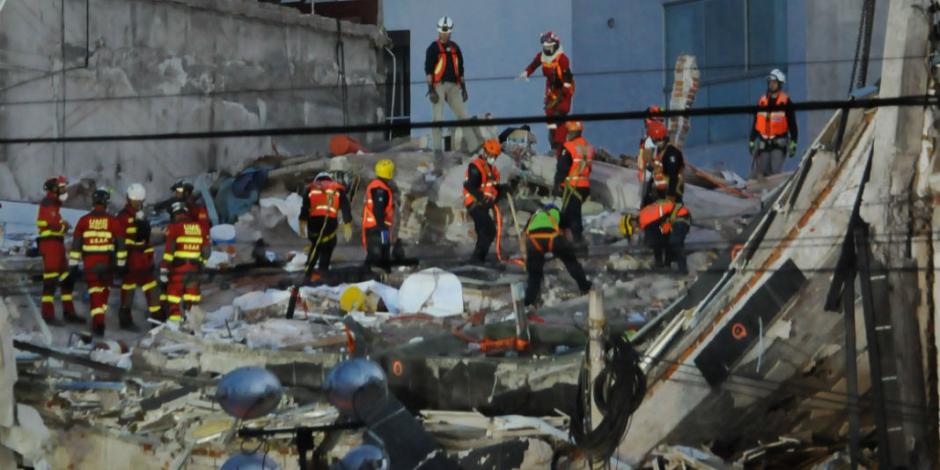 Localizan cuerpos bajo escombros de Álvaro Obregón 286