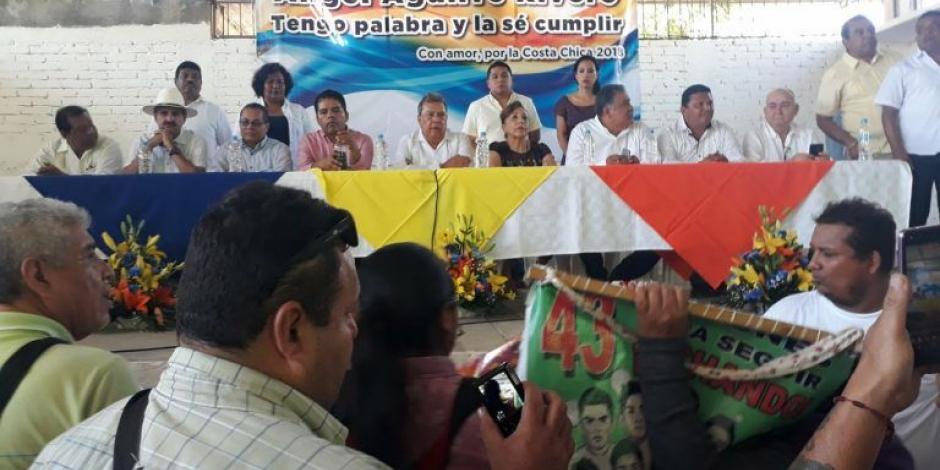 VIDEO: Gritan asesino a Ángel Aguirre en arranque de precampaña; busca diputación