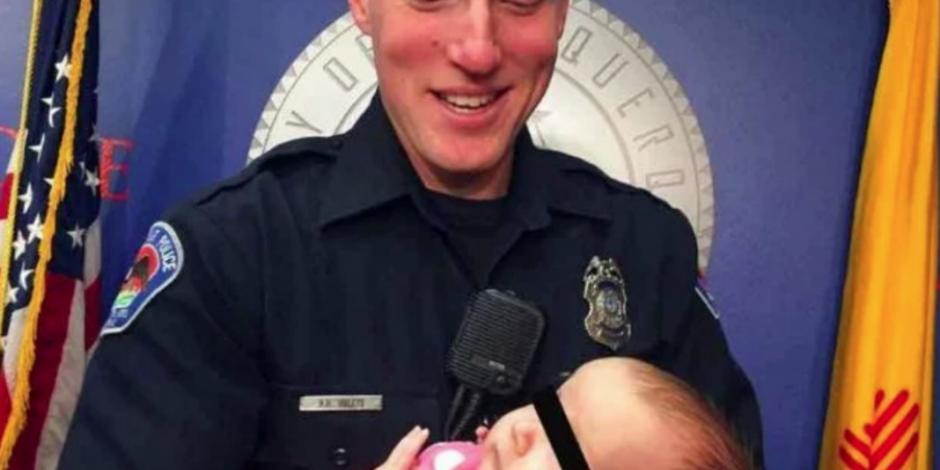 Tras ver a embarazada drogándonse, policía decide adoptar a bebé