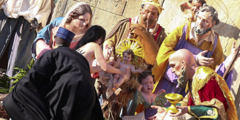 Activista intenta robar figura del Niño Dios del nacimiento en Vaticano