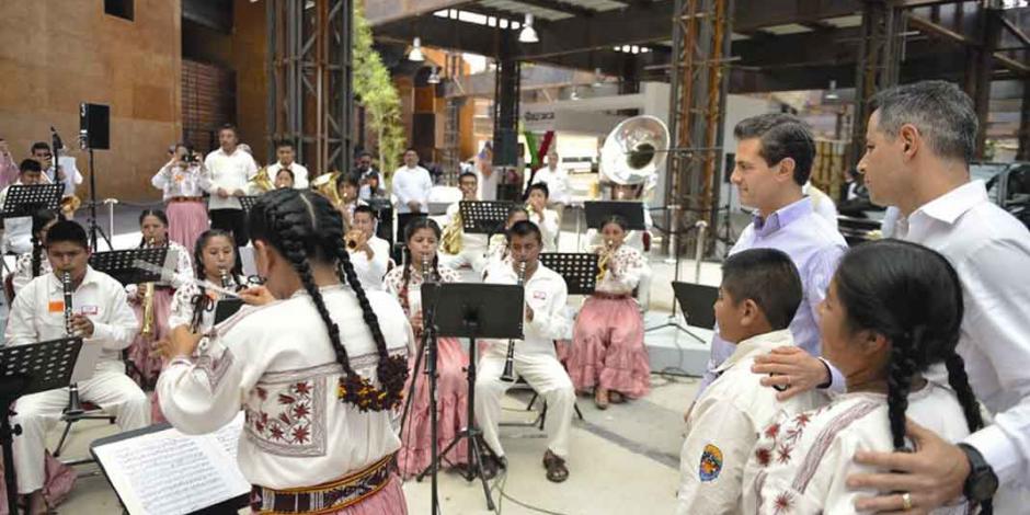 Inaugura EPN centro cultural en Oaxaca