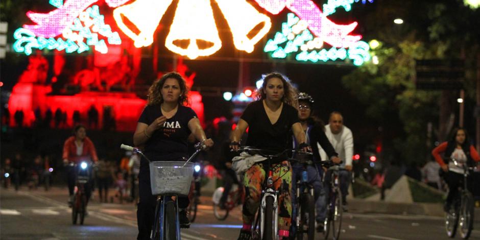 Cientos disfrutan del último Paseo Nocturno en Bicicleta 2017