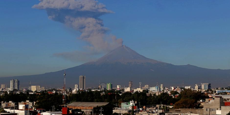 Cae ceniza en Morelos tras fumarolas del Popocatépetl