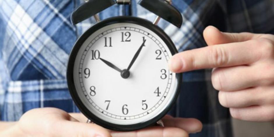Cambio de horario 2023: Te decimos qué entidades del país sí deben atrasar su reloj una hora en noviembre