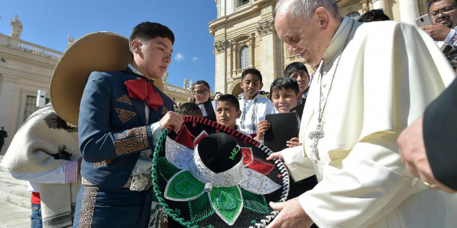 Papa envía 150 mil dólares a labores de socorro en México