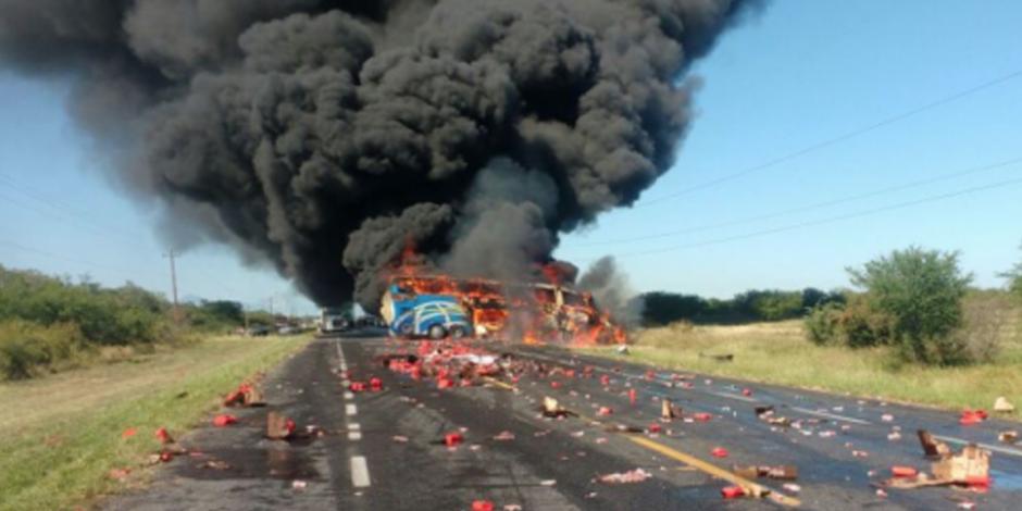 Chocan pipa y autobús de pasajeros en Ciudad Victoria; hay 4 muertos