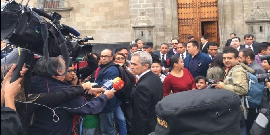 Arriban políticos y gobernadores a Palacio Nacional para Quinto Informe