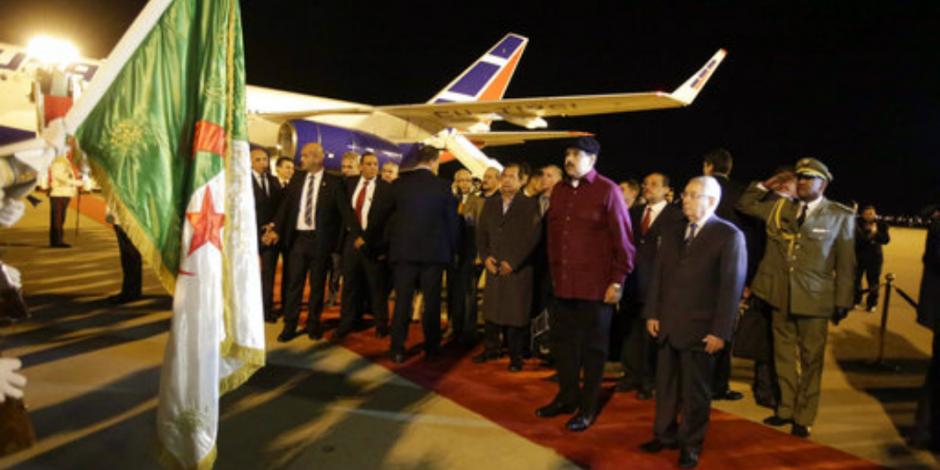 Nicolás Maduro llega de visita a Argelia
