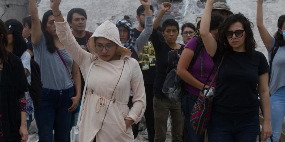 FOTOS: Mujeres alzan el puño con memorial a fallecidas en textilera