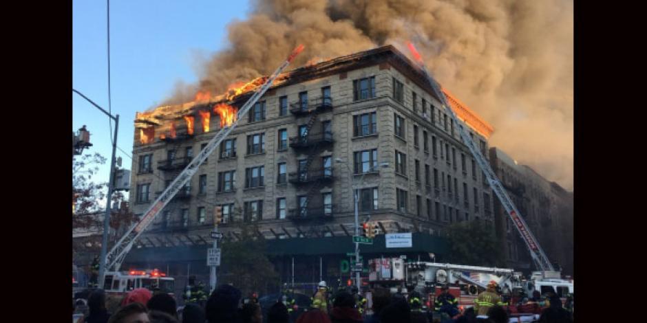 VIDEO: Gran incendio consume edificio en Manhattan