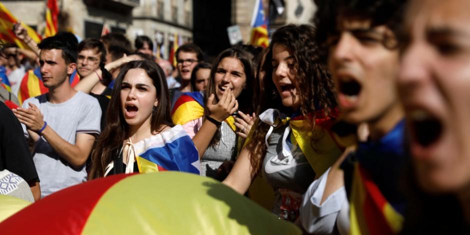Puigdemont retrasa anuncio de elecciones en Cataluña