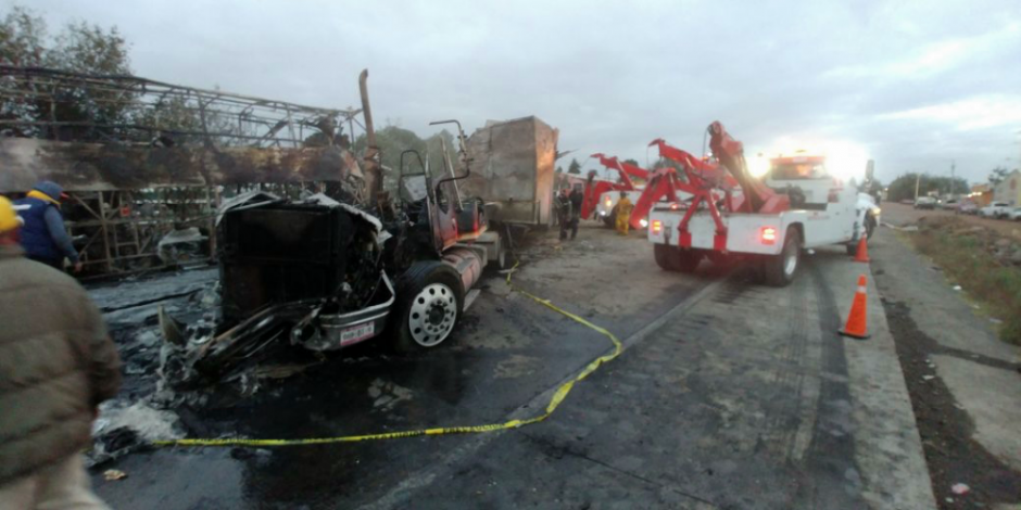 Fuerte accidente complica el tráfico en la México-Querétaro