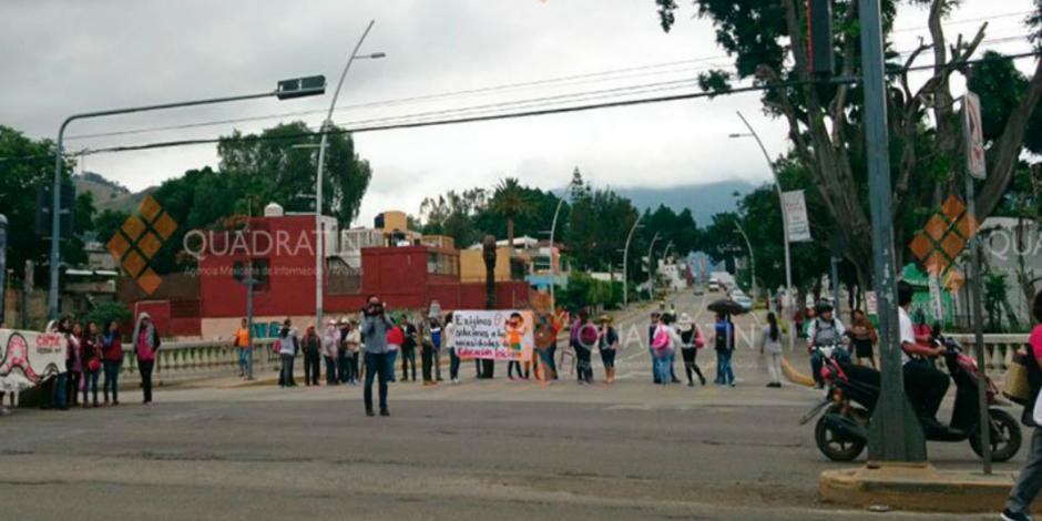 Bloquea CNTE crucero en la Ciudad de Oaxaca