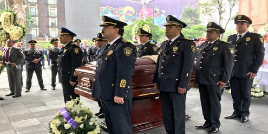 Policías de la CDMX homenajean a agente que murió en un asalto a CFE en Coyoacán