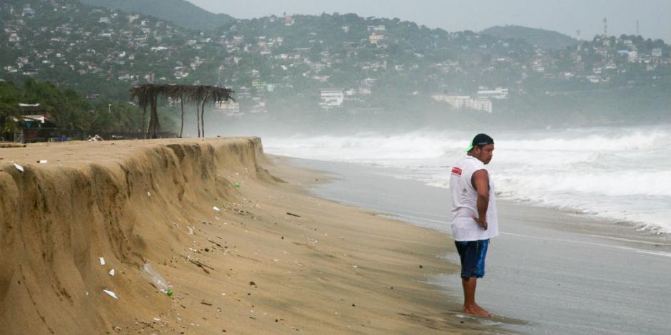 Huracán Max toca tierra en costa de Guerrero