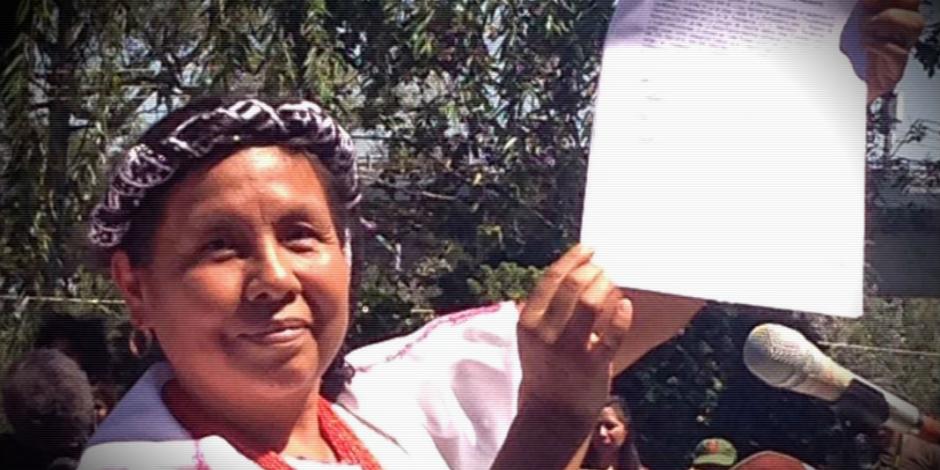 Marychuy llega a su registro ante el INE arropada por EZLN