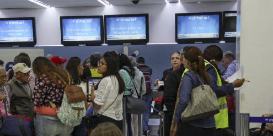 Alza de dólar pega a viajes de mexicanos al extranjero