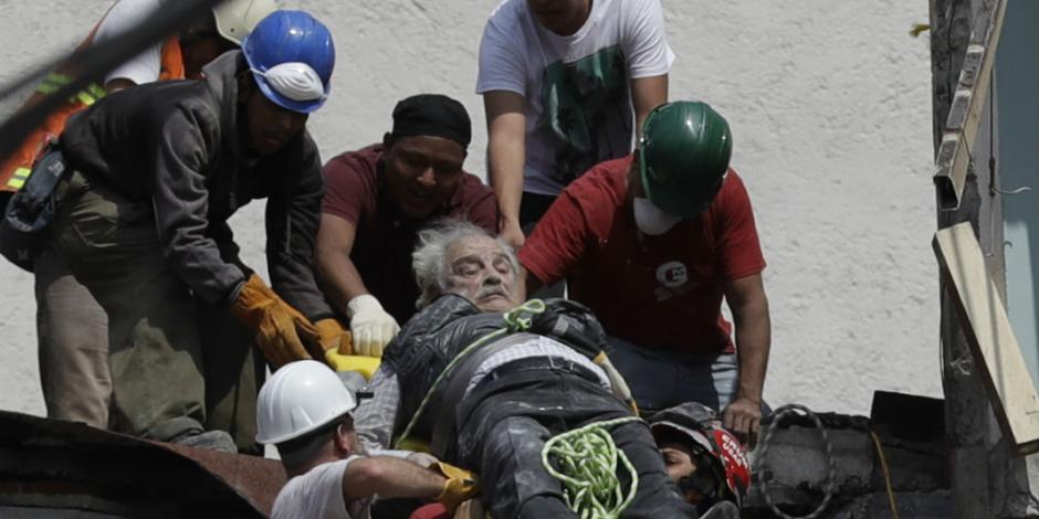 FOTOS: Ciudadanos se unen a labores de rescate