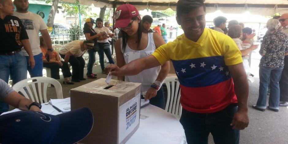 Maduro pide apoyo a indígenas para ganar elecciones
