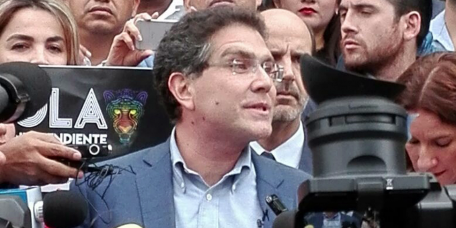 Ríos Piter se registra como candidato independiente para 2018