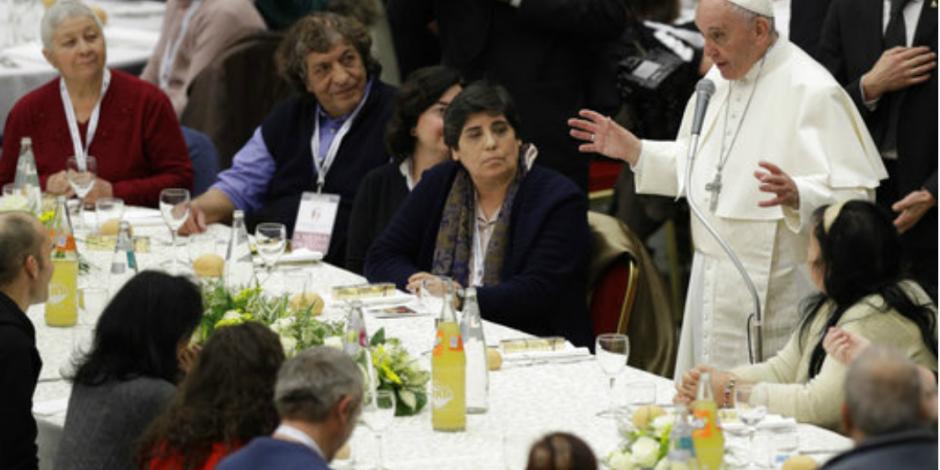 Invita Papa a mil 500 pobres a comer en el Vaticano
