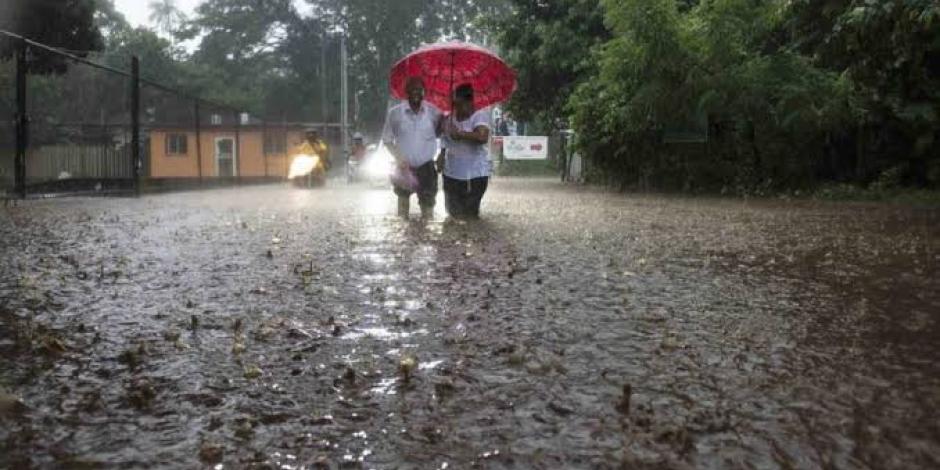 Fuertes lluvias azotan al estado de Tabasco.