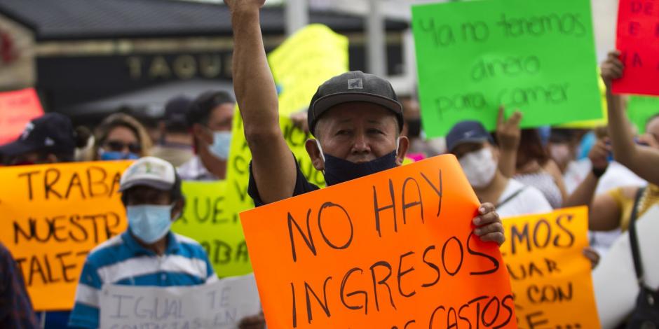 Trabajadores de bares y casinos de Nuevo León marcharon por las calles de Monterrey, pidieron que se reabran sus centros de trabajo