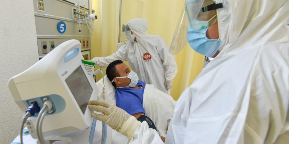 Simulación de atención a un paciente con COVID-19 en la Unidad de Terapia Intensiva del Hospital Militar de la 22 Zona Militar en Santa María Rayón