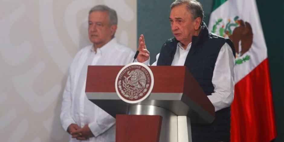 (izq. a der.) El presidente de México, Andrés Manuel López Obrador y el gobernador de Campeche,Carlos Miguel Aysa González, el 3 de junio de 2020.