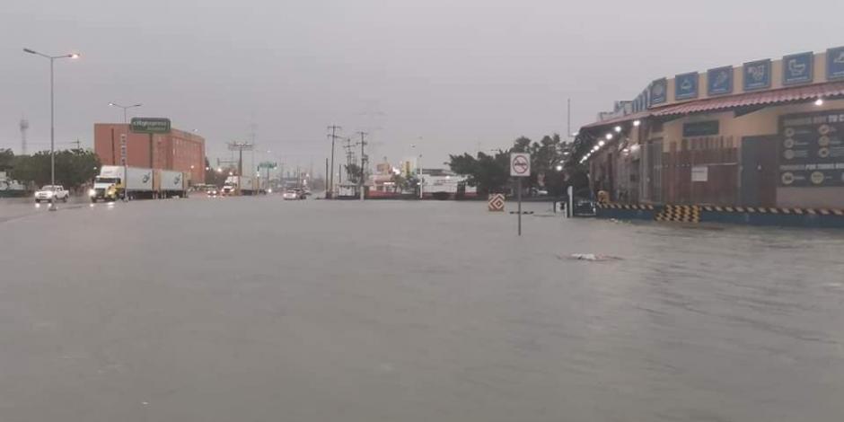 El agua inundó calles y avenidas