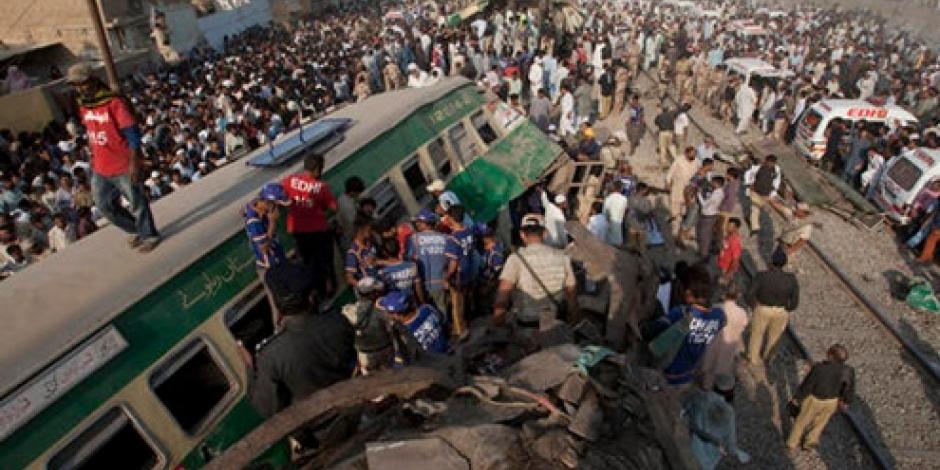 Choque de trenes en Pakistán deja 21 muertos y 50 heridos