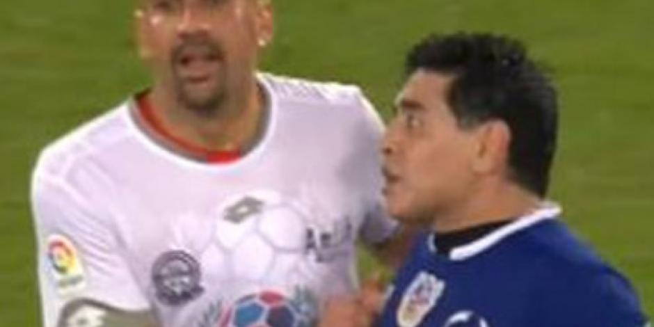 Maradona y Verón se pelean en partido “Unidos por la Paz”