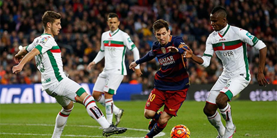 Messi anota triplete y coloca al Barcelona como líder