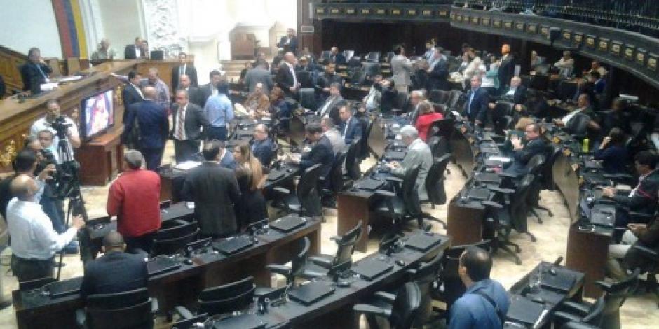 Arranca Asamblea venezolana debate de juicio político contra Maduro
