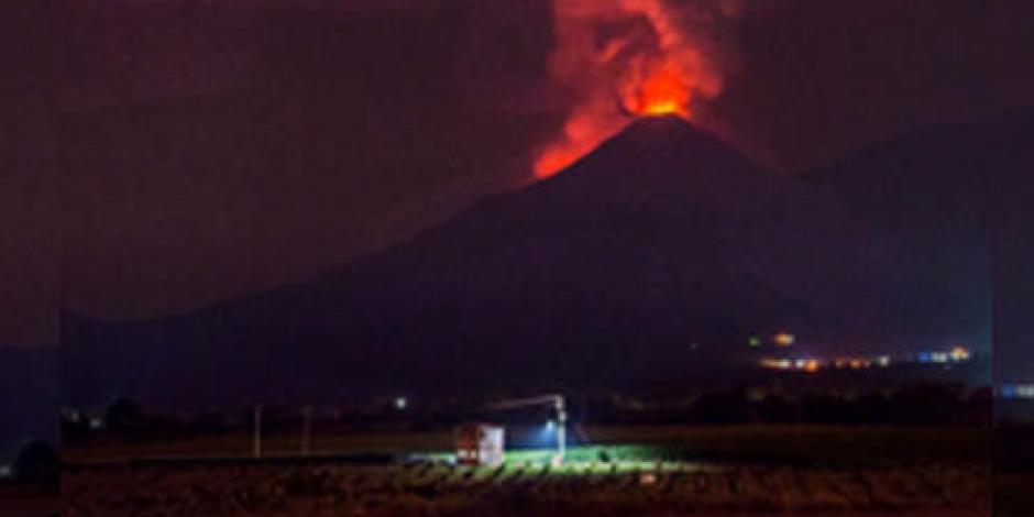 Sigue Volcán de Colima con flujo de lava; Marina inicia plan de apoyo