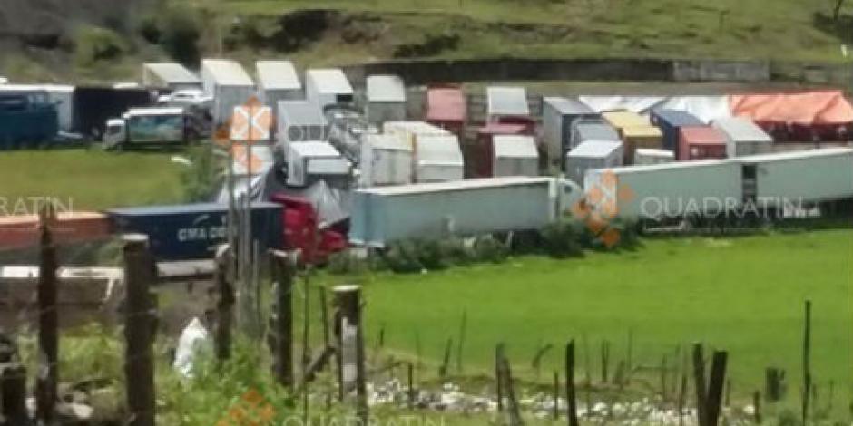 Comuneros liberan tráileres retenidos en Arantepacua, Michoacán