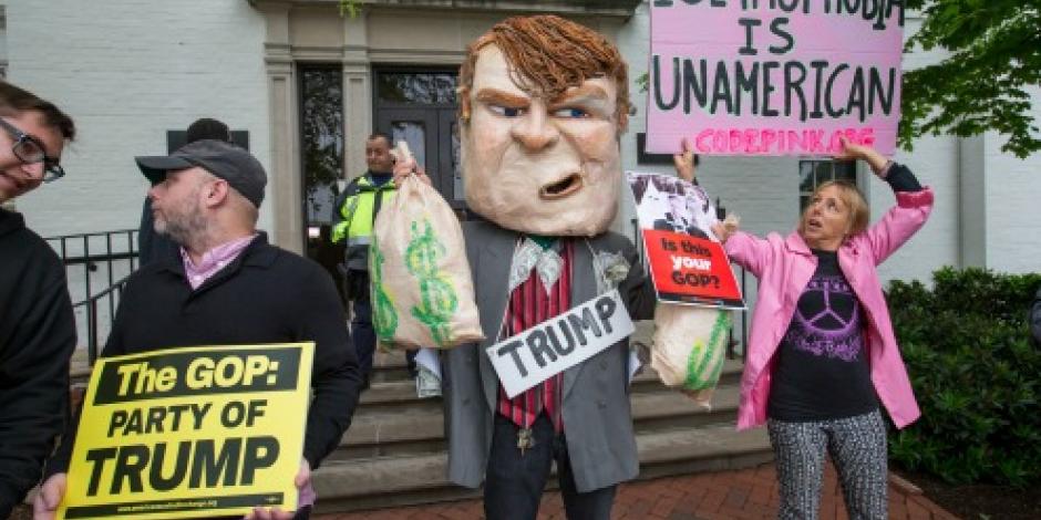 Protestan contra Trump frente al Capitolio