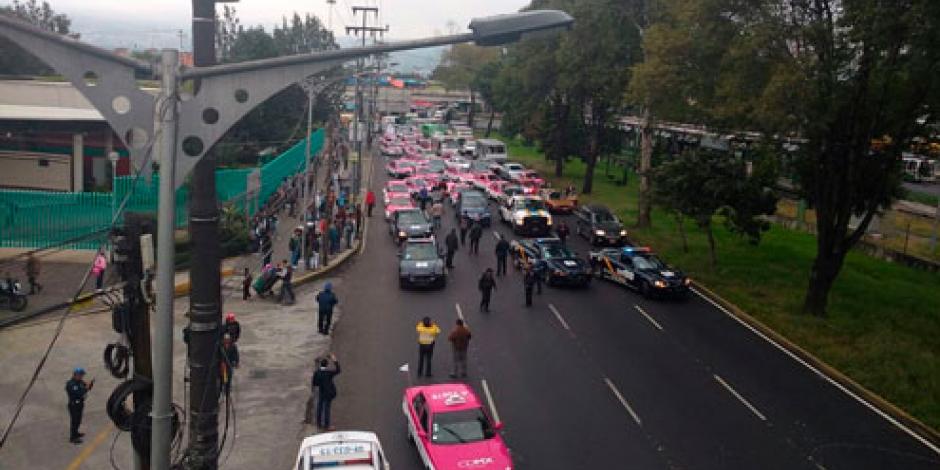 Taxistas buscan concentrarse en el Ángel previo a megamarcha