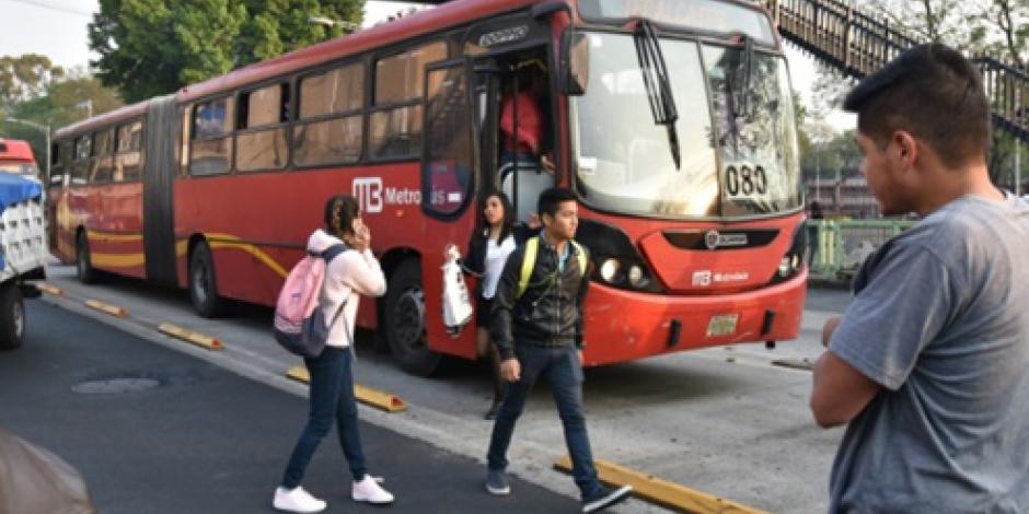 Metrobús brida servicio con interrupciones