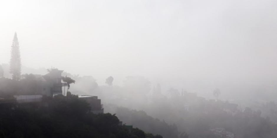 Piden a conductores manejar con precaución por banco de niebla en la México-Toluca