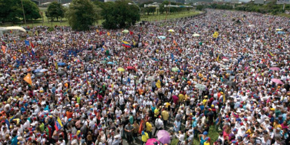 Miles inundan Venezuela, exigen echar a Maduro