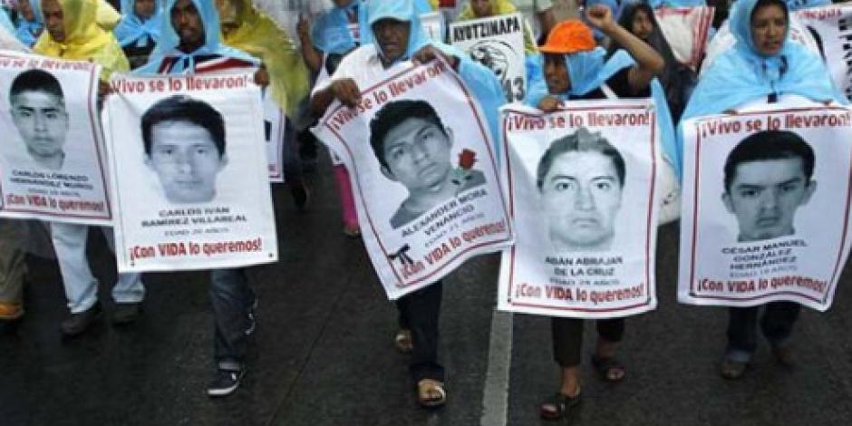 Protesta de padres de los normalistas de Ayotzinapa.
