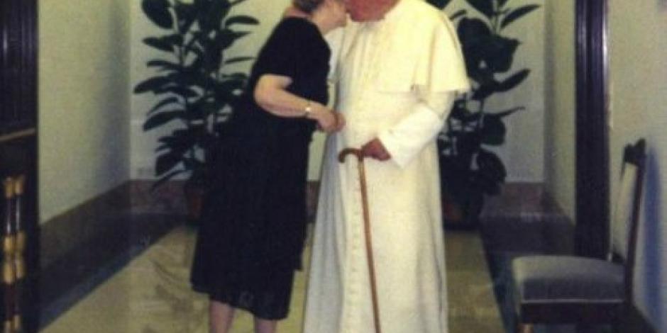 Descubren relación "única" entre Juan Pablo II y una mujer