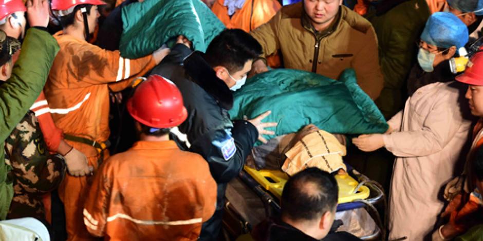 Rescatan a 11 mineros tras derrumbe en China